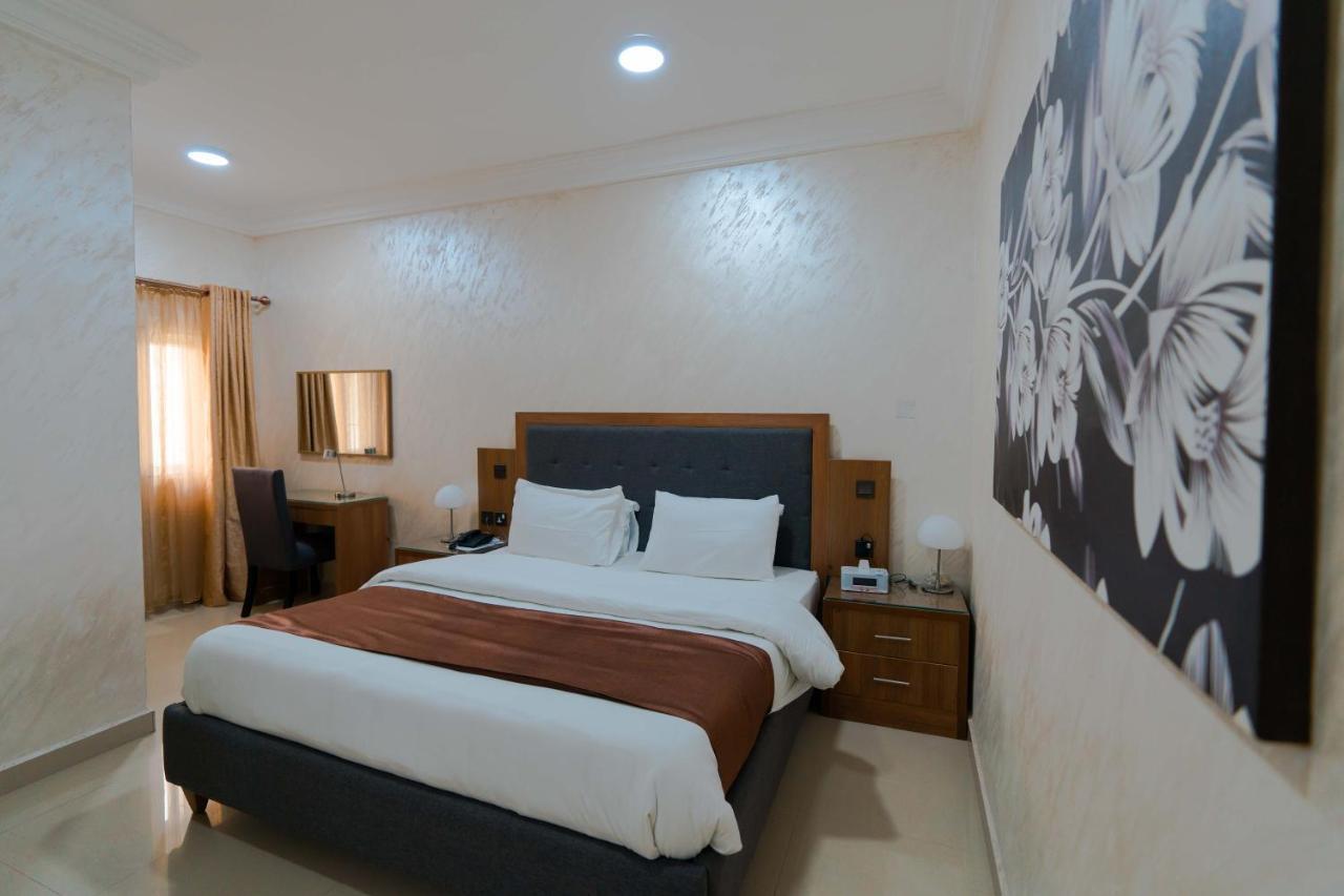 Phoenicia Suites Wupa المظهر الخارجي الصورة