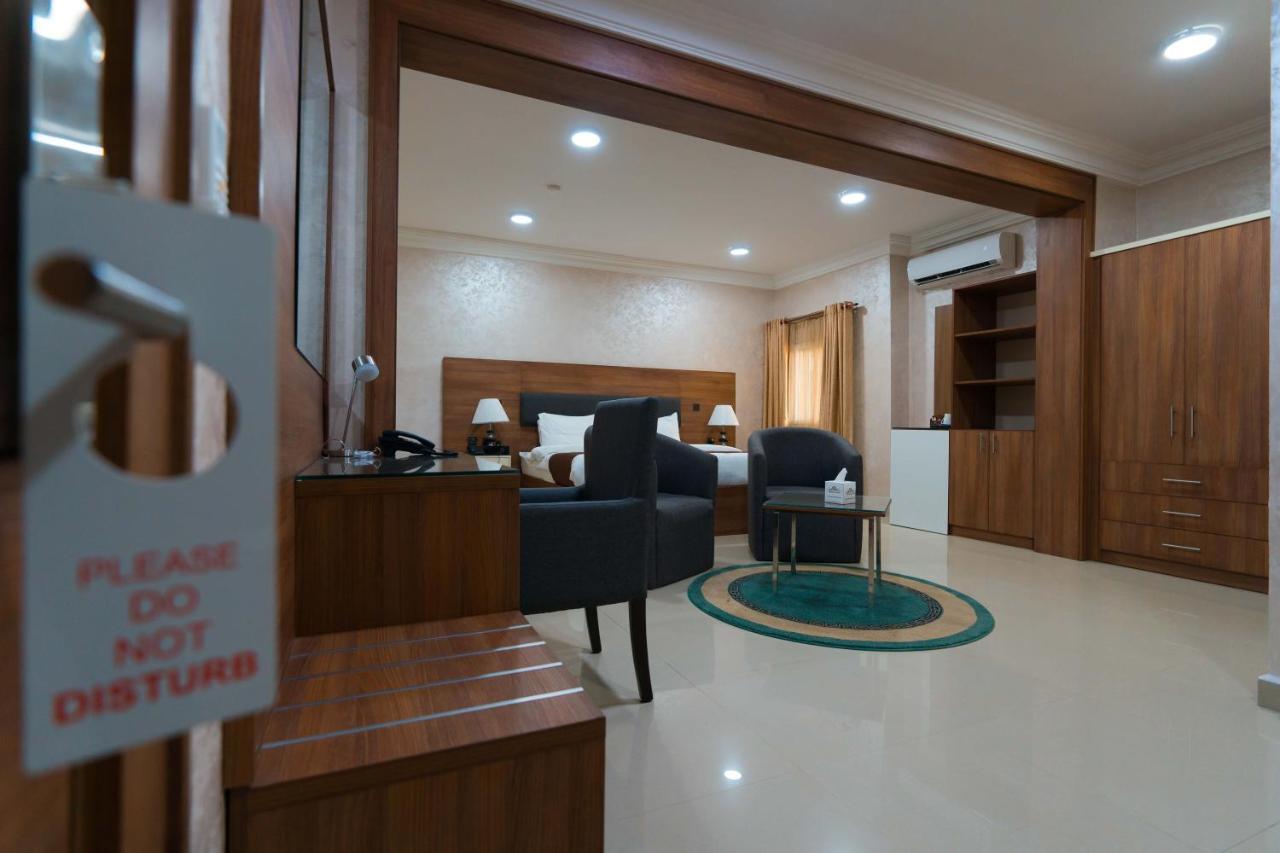 Phoenicia Suites Wupa المظهر الخارجي الصورة