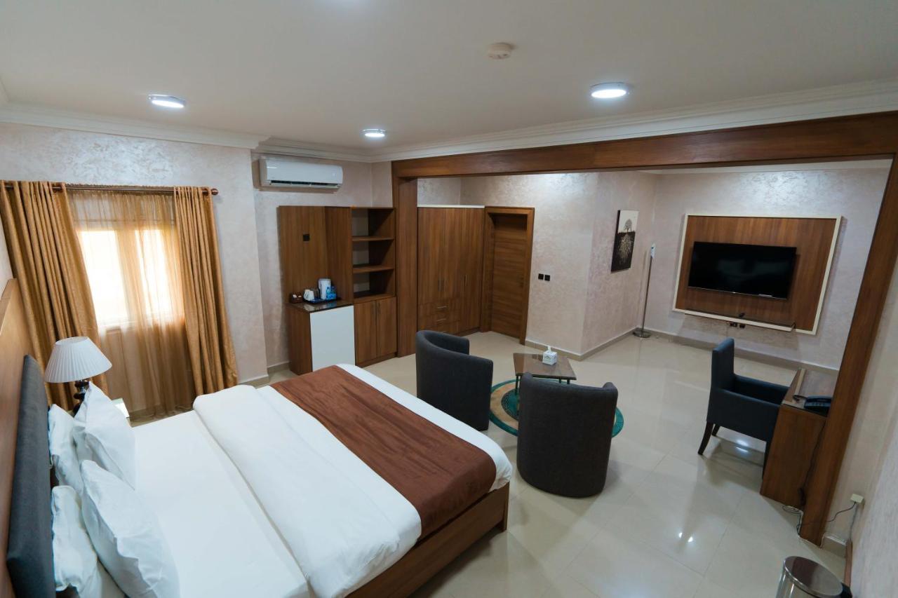 Phoenicia Suites Wupa المظهر الخارجي الصورة