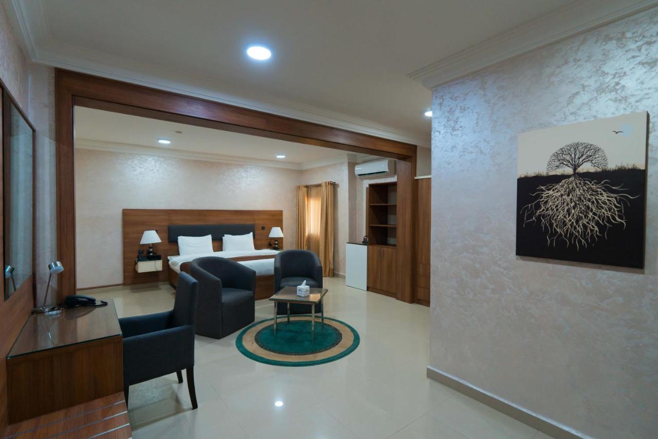 Phoenicia Suites Wupa المظهر الخارجي الصورة