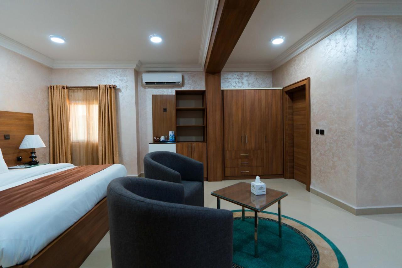 Phoenicia Suites Wupa المظهر الخارجي الصورة