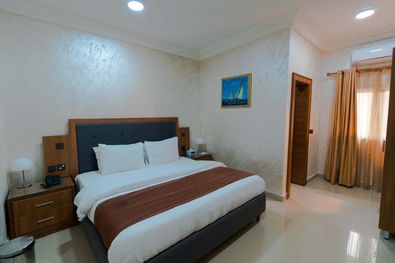 Phoenicia Suites Wupa المظهر الخارجي الصورة